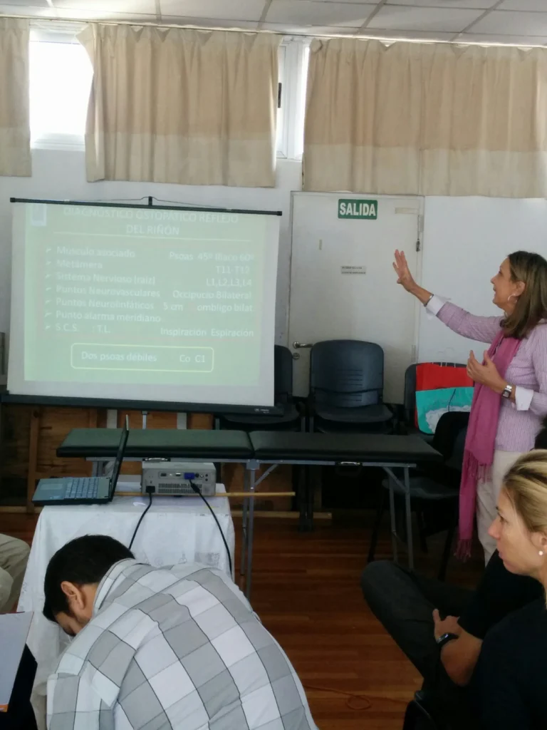 Olga dando una clase